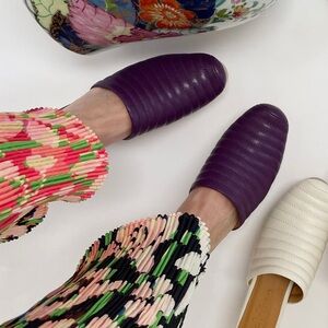 BEKLINA Ribbed Clogs